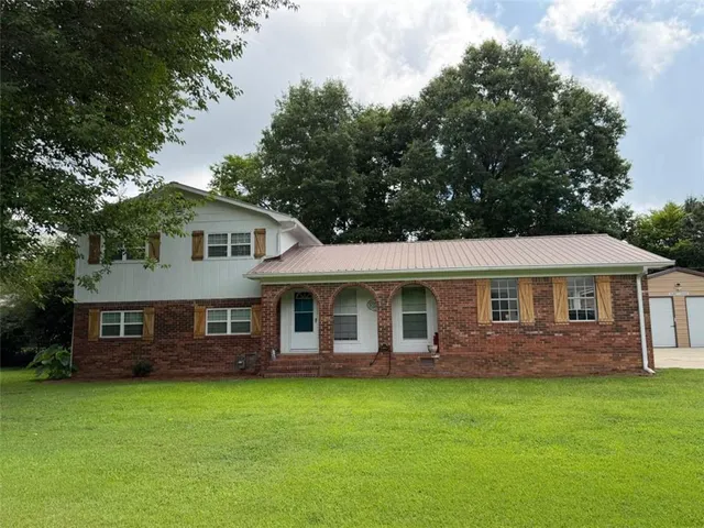 Popular Foxhills Estates Real Estate