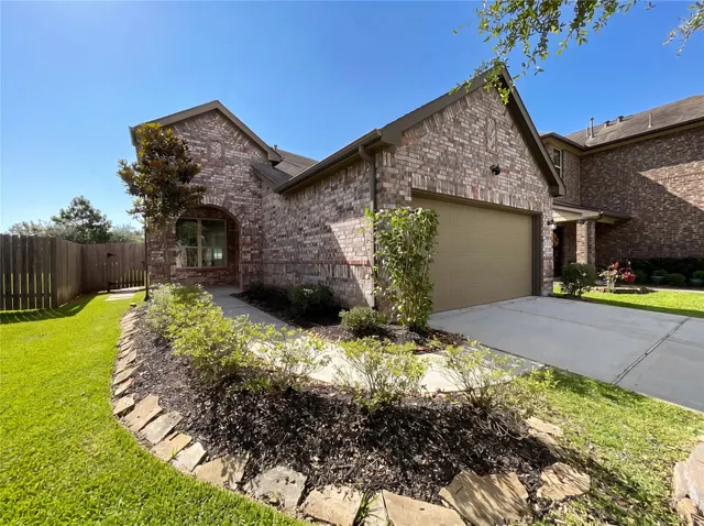 Popular TAVOLA 20 Real Estate