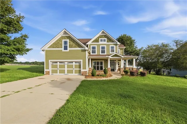 Popular SUMMERLYN Real Estate