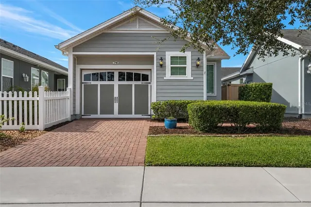 Popular CASCADES OF GROVELAND Real Estate