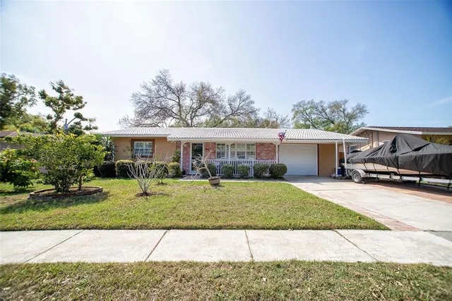 Expensive LARGO LAKE VILLAS Real Estate
