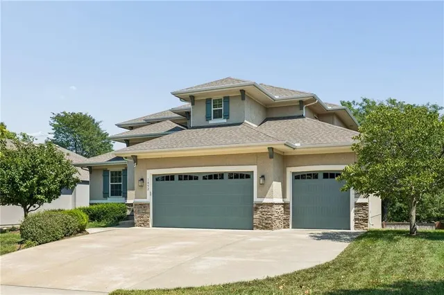 Popular Persimmon Pointe Real Estate