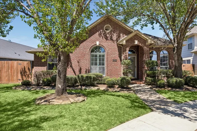 Popular Walnut Place Real Estate