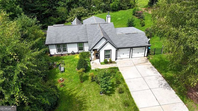 Popular Lakeside Berkeley Manor Real Estate