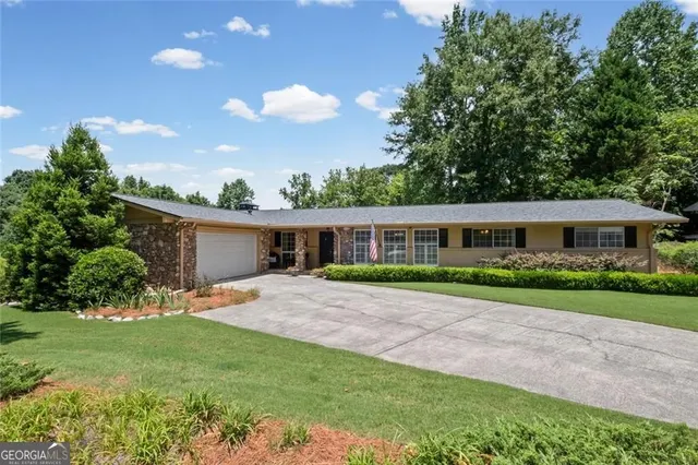 Popular Fontainebleau Forest Real Estate