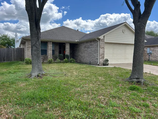 Cheap BAYWOOD OAKS WEST Real Estate