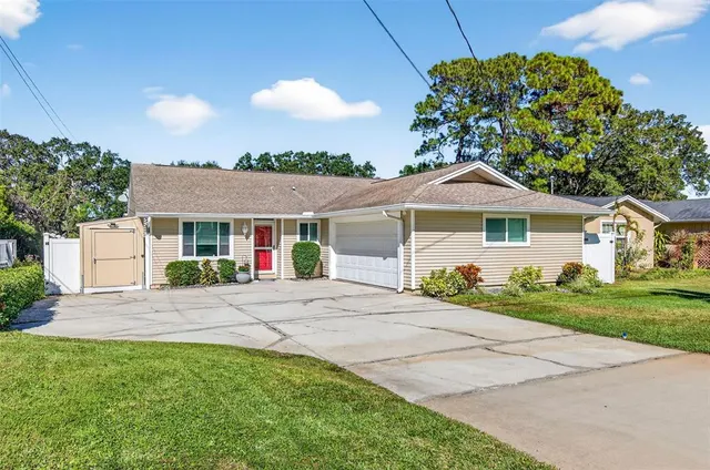 Popular GULF BREEZE ESTATES Real Estate