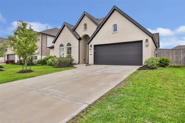 Popular Tavola Sec 27 Real Estate