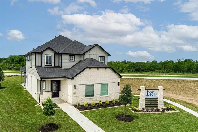 Popular Winfield Lakes Real Estate