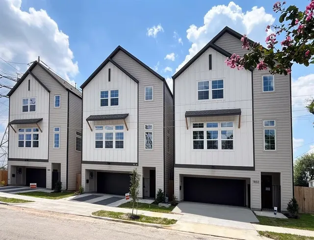Popular Elysian Manor Real Estate