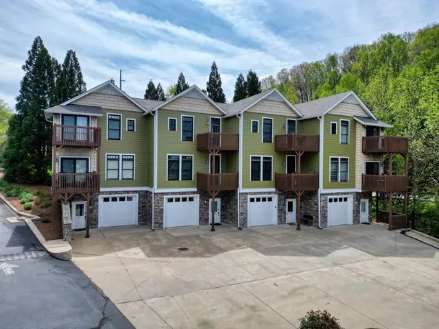 Popular Sunset Bay Condos Real Estate