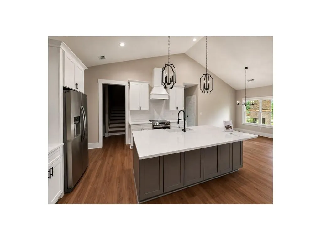 Listing Thumbnail Image 6