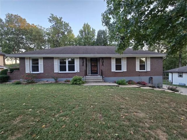 Popular Lee Manor Real Estate