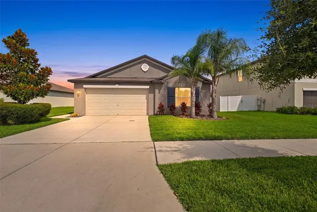 Popular HIDDEN RIVER PH 2 Real Estate
