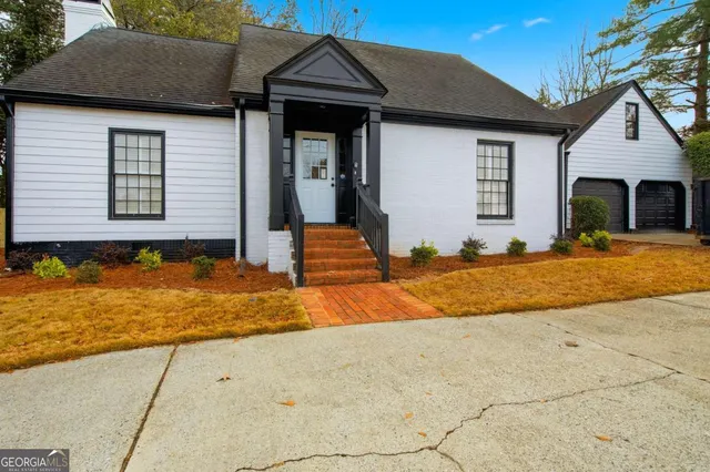 Popular Hampton Lake Real Estate