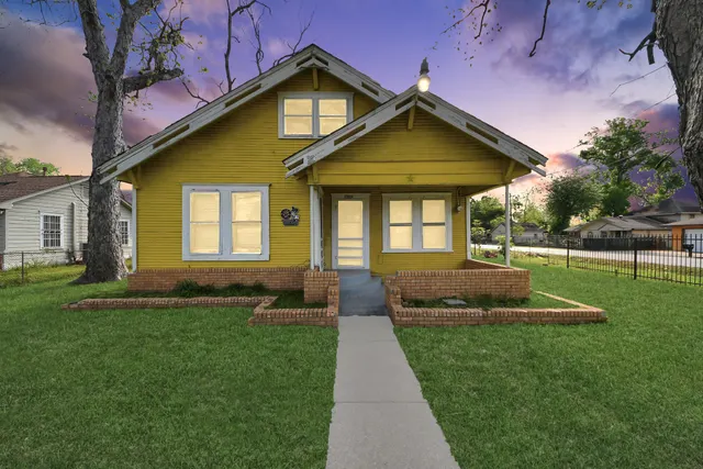 Popular Croyden Gardens Real Estate