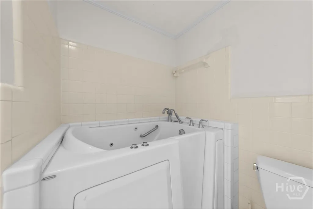 Listing Thumbnail Image 16