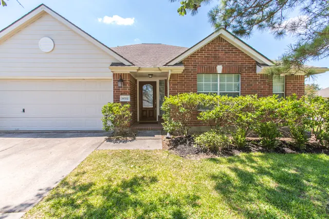 Popular Pinecrest Forest Sec 04 Real Estate