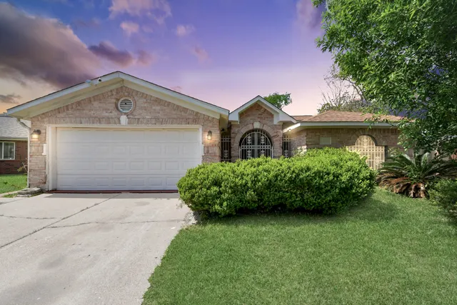 Popular Sterling Green 2 Real Estate