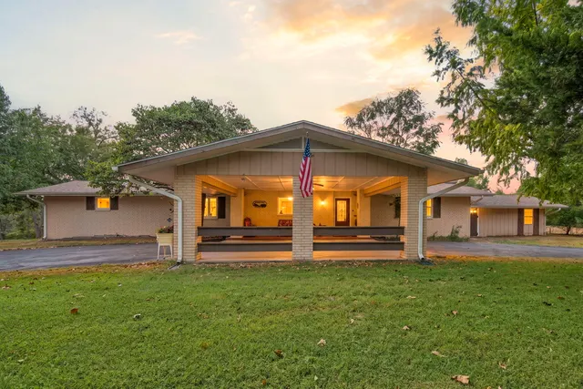 Popular Cougar Trails East Real Estate