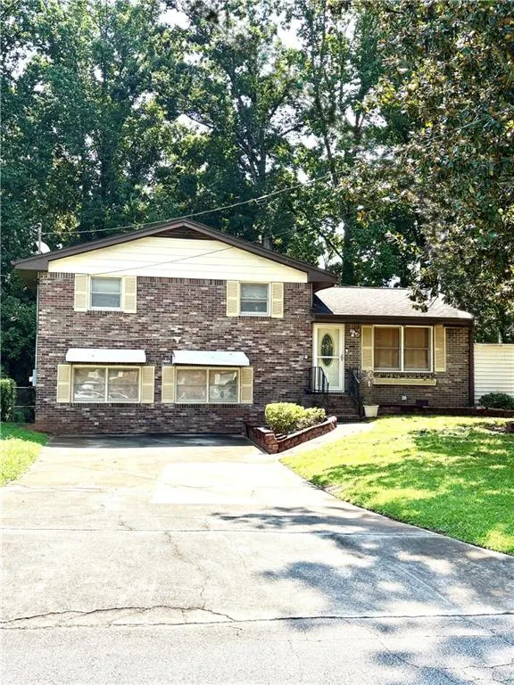 Popular Lake Harbin Road Real Estate