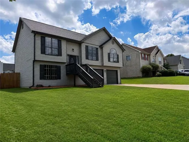 Popular Huntington Ridge Real Estate