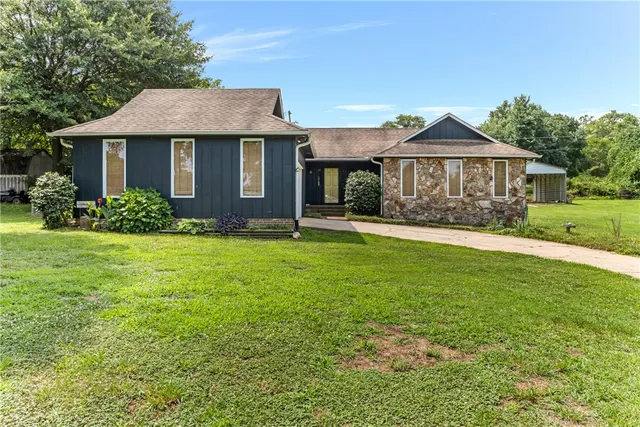 Popular Country Glen Real Estate