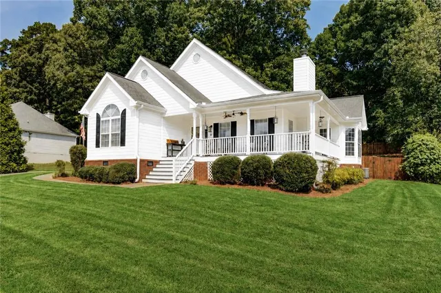 Popular Windfield Place Real Estate