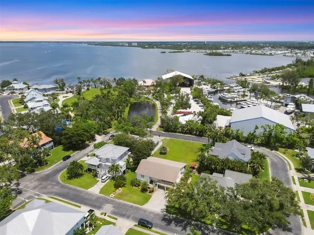 Popular HERITAGE BAY Real Estate