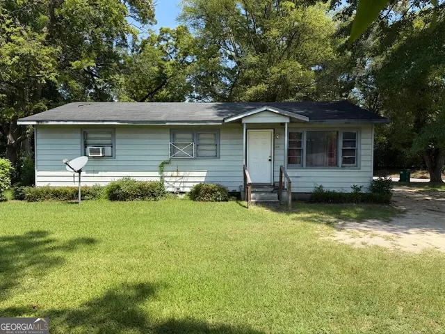 Popular Colonial Village Real Estate