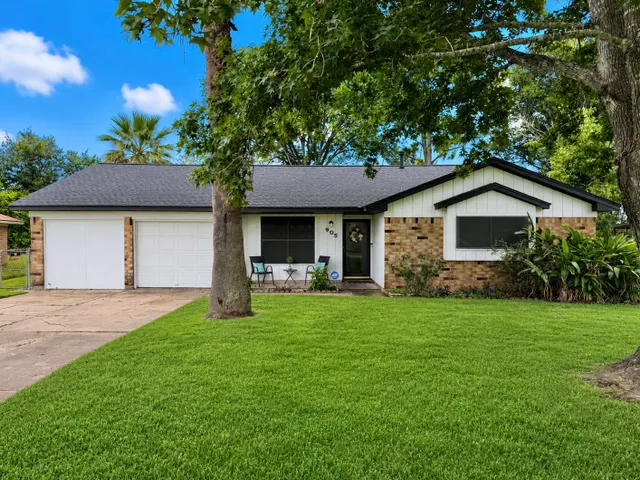Popular Pecan Park Terrace Angleton Real Estate