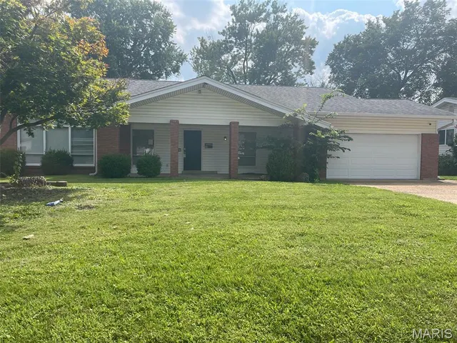 Popular Coach Light Village 4 Real Estate