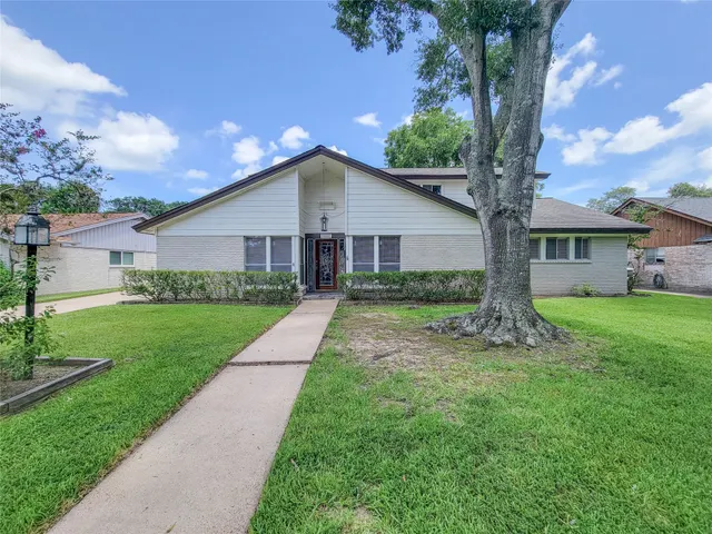 Popular 7 Clear Lake Area Real Estate