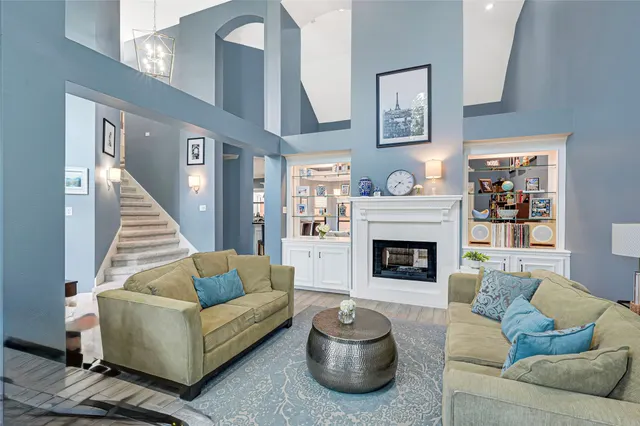 Popular Ridgewood Place Real Estate