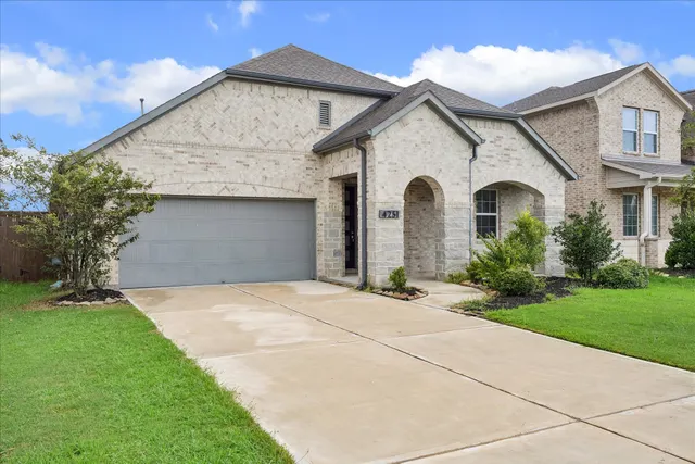 Cheap Del Bello Lakes Real Estate