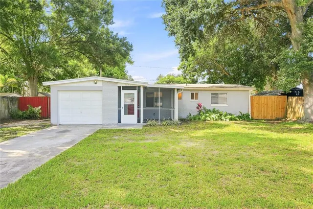 Popular LAKESIDE GARDENS Real Estate