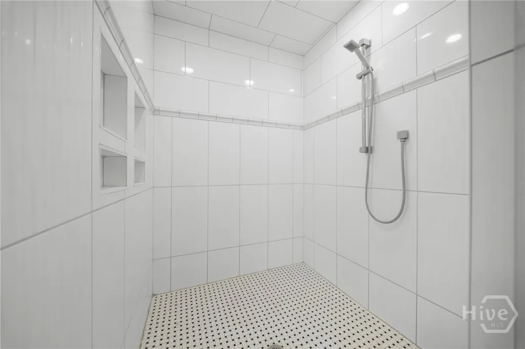 Listing Thumbnail Image 22