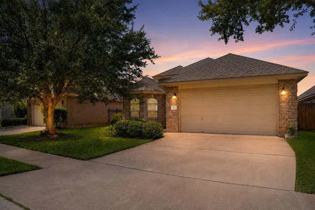 Cheap Red Oak Court Lake Jackson Real Estate