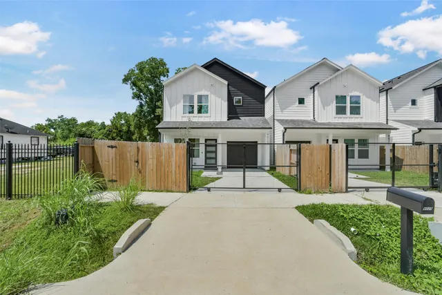 Popular Highland Gdn Place Real Estate