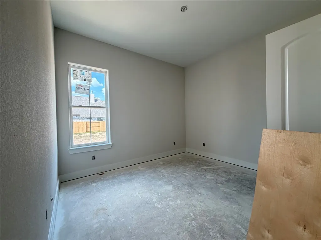 Listing Thumbnail Image 8