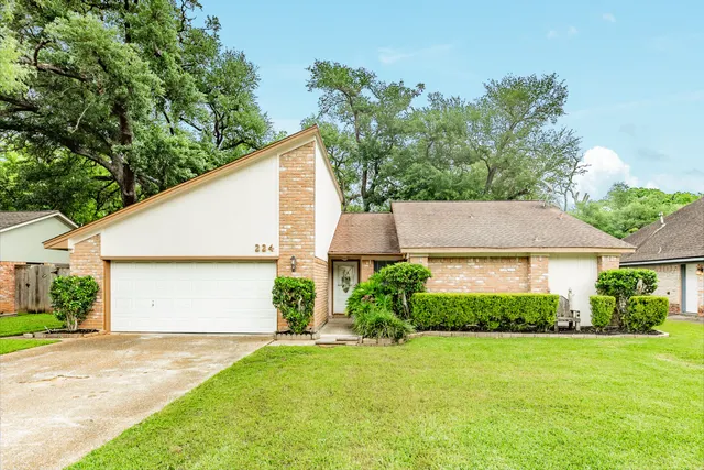 Cheap Oak Forest Lake Jackson Real Estate