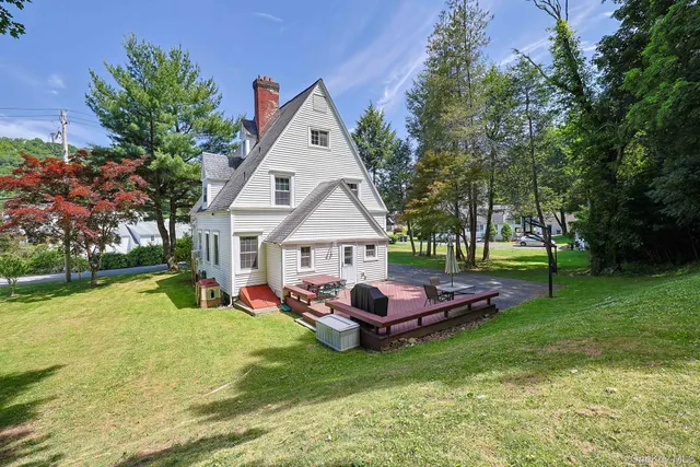Popular Tuxedo Park Real Estate