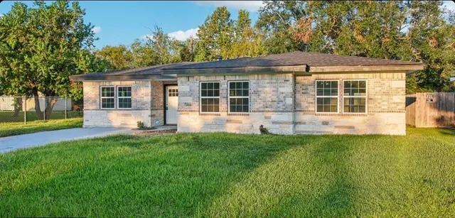 Popular Lee Place Real Estate