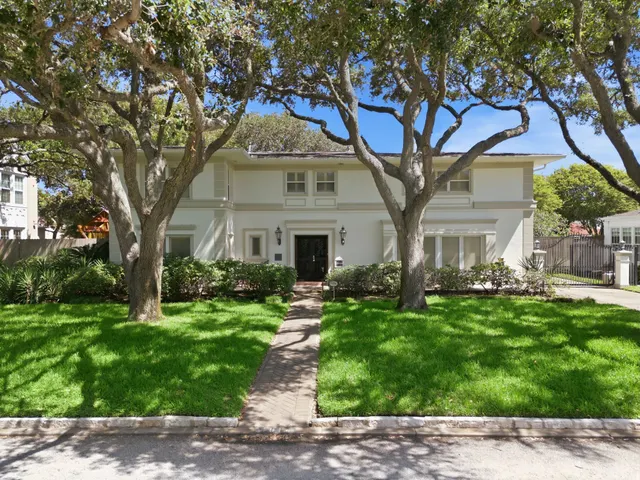 Popular Denver Court Real Estate