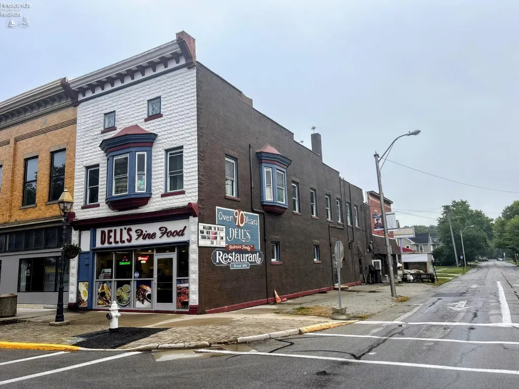 224 S Main St, Fostoria, OH 44830