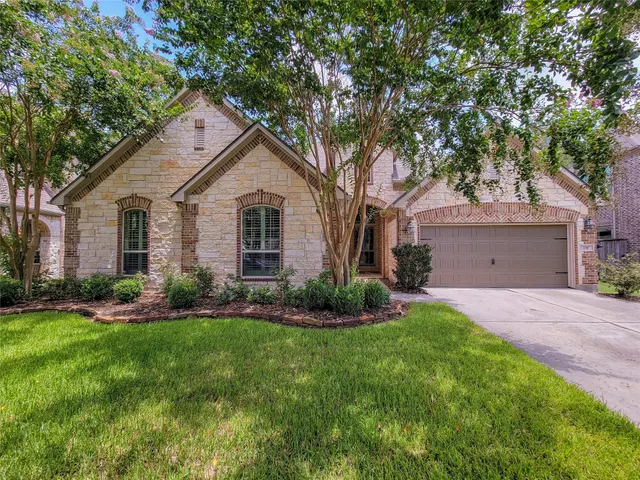 Popular Woodforest 31 Real Estate