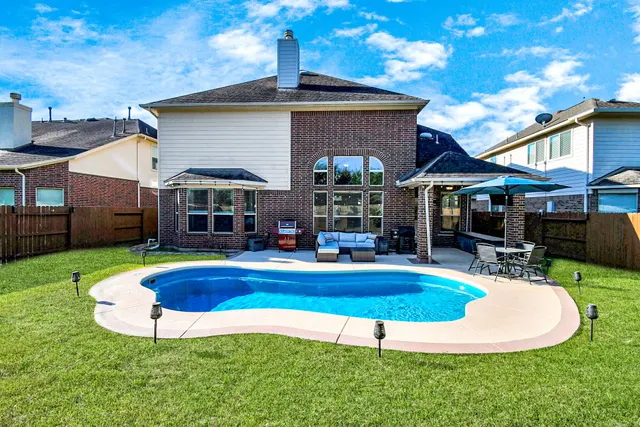 Popular Churchill Farms Sec 2 Real Estate