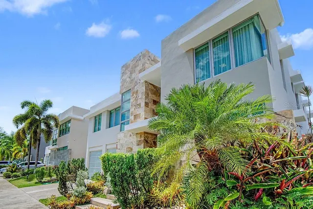 Popular SENDEROS DE MONTREHIEDRA Real Estate