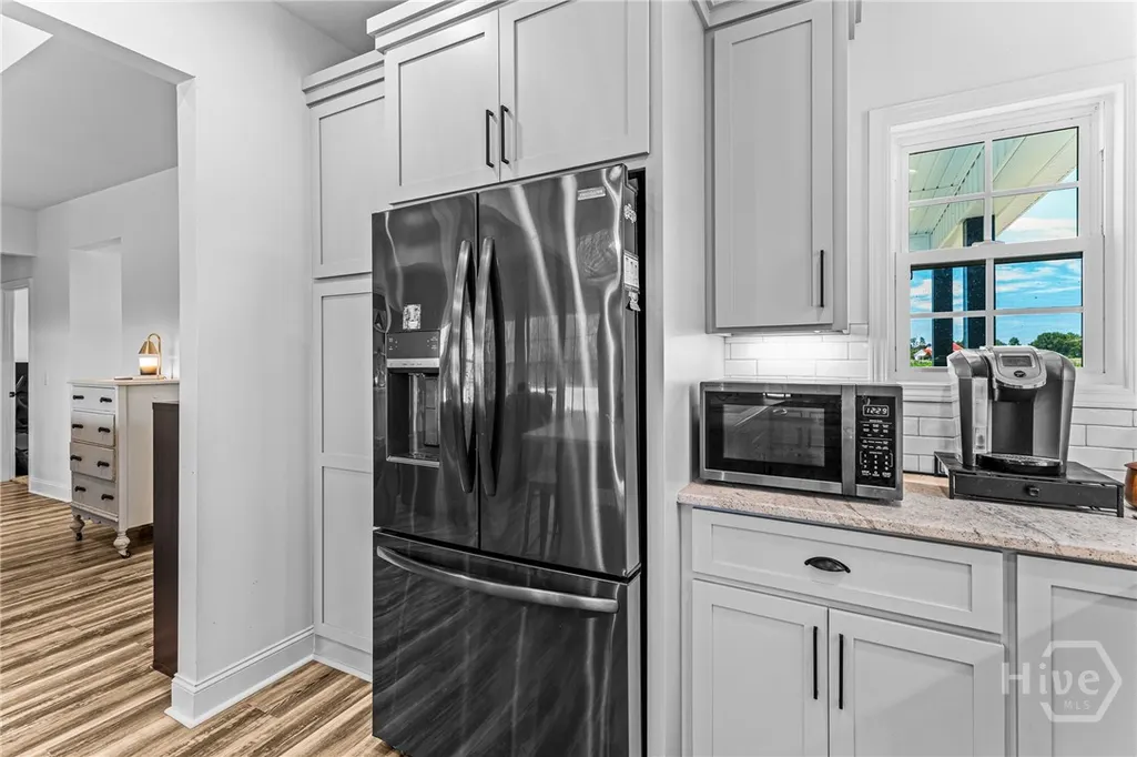 Listing Thumbnail Image 18