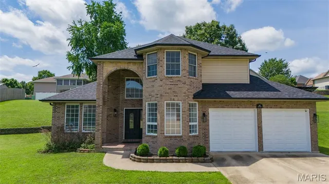 Popular Briar Pointe Phase One Real Estate